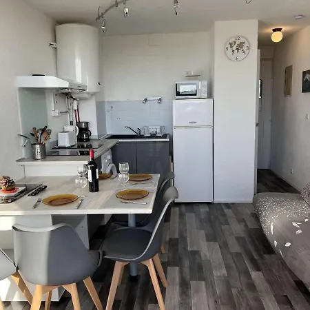 Pour 4 - Piscine, Parking, Lave-linge, Proche Commerces - Fr-1-702-23 Апартаменти *